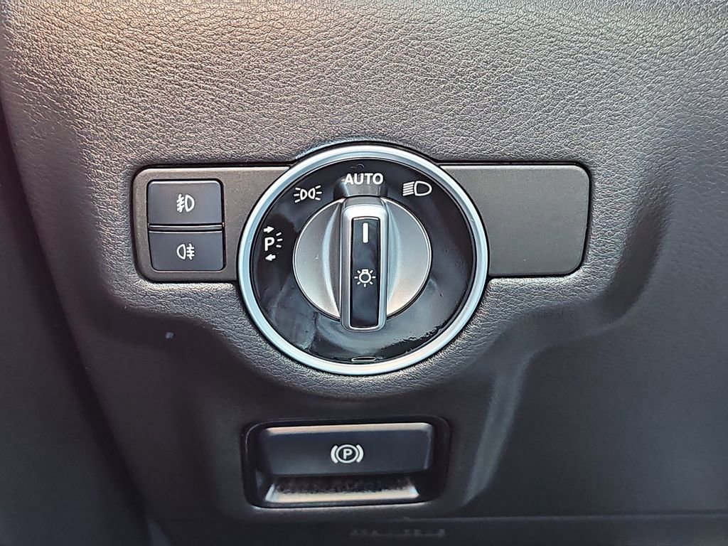 Used 2019 INFINITI QX30 AWD w/ Proassist Package image 28