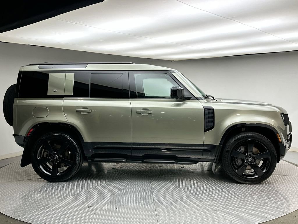 Used 2024 Land Rover Defender 110 X-Dynamic SE image 14