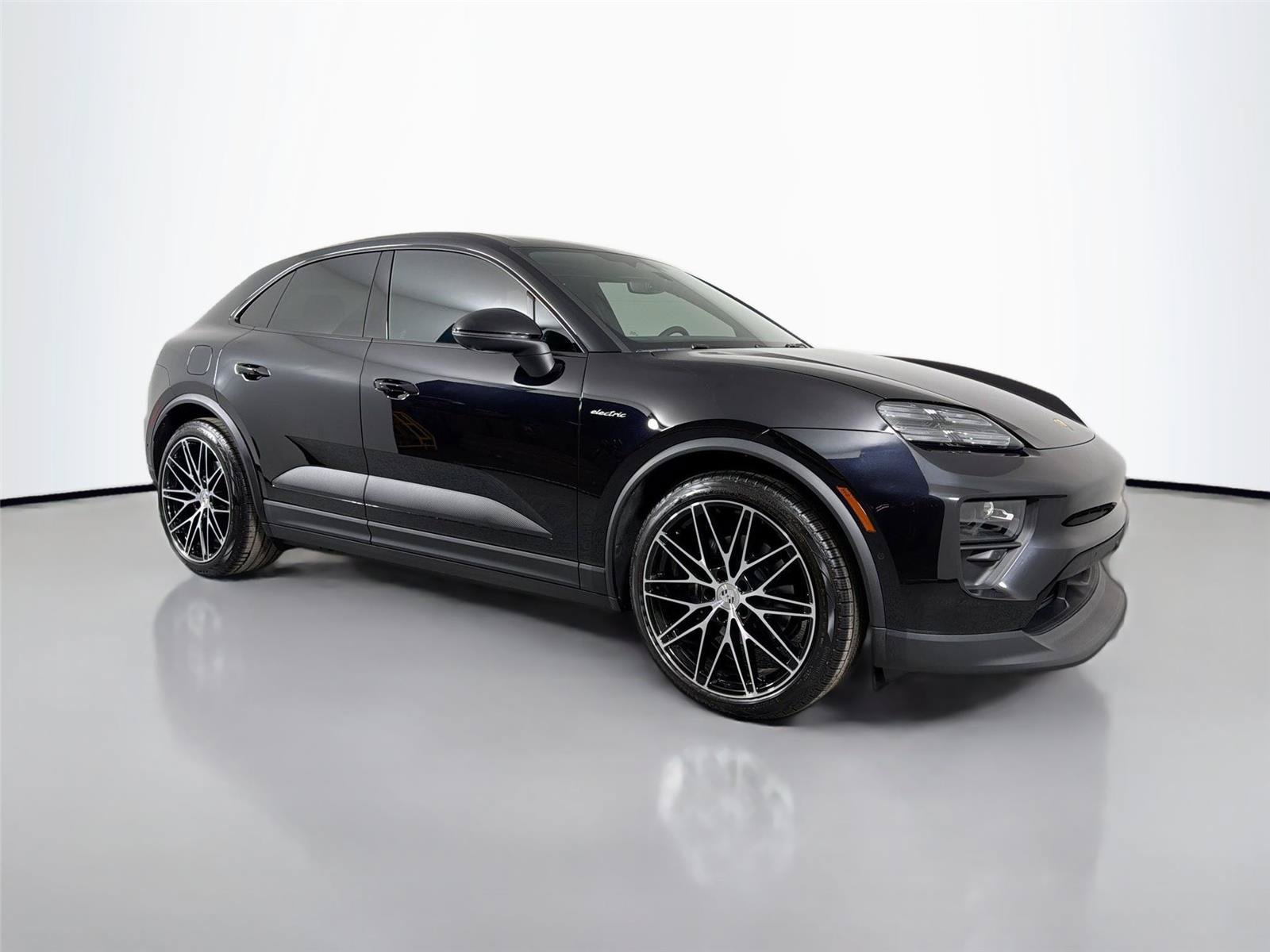 Certified 2026 Porsche Macan 4 Electric RWD image 9