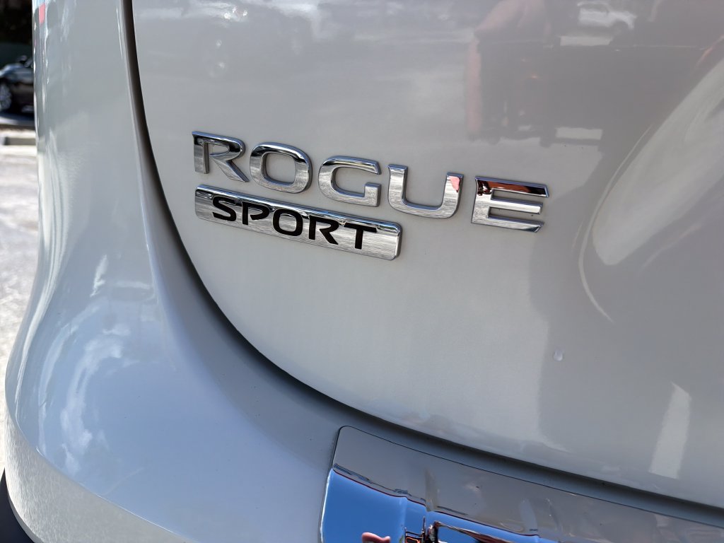 Used 2022 Nissan Rogue Sport SV w/ Technology Package FWD image 10