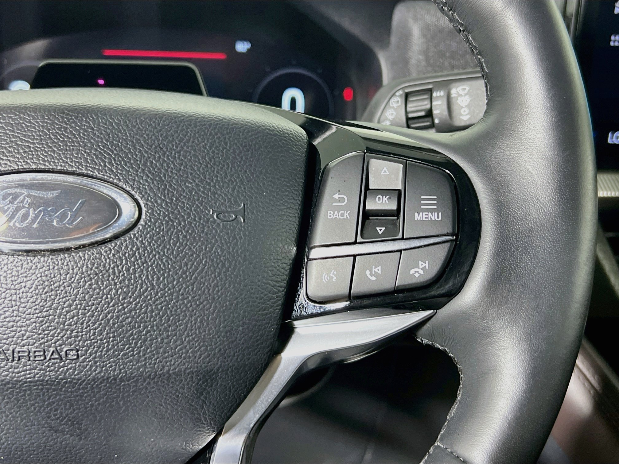 Used 2025 Ford Explorer Platinum w/ LUX Leather Package AWD/4WD image 19