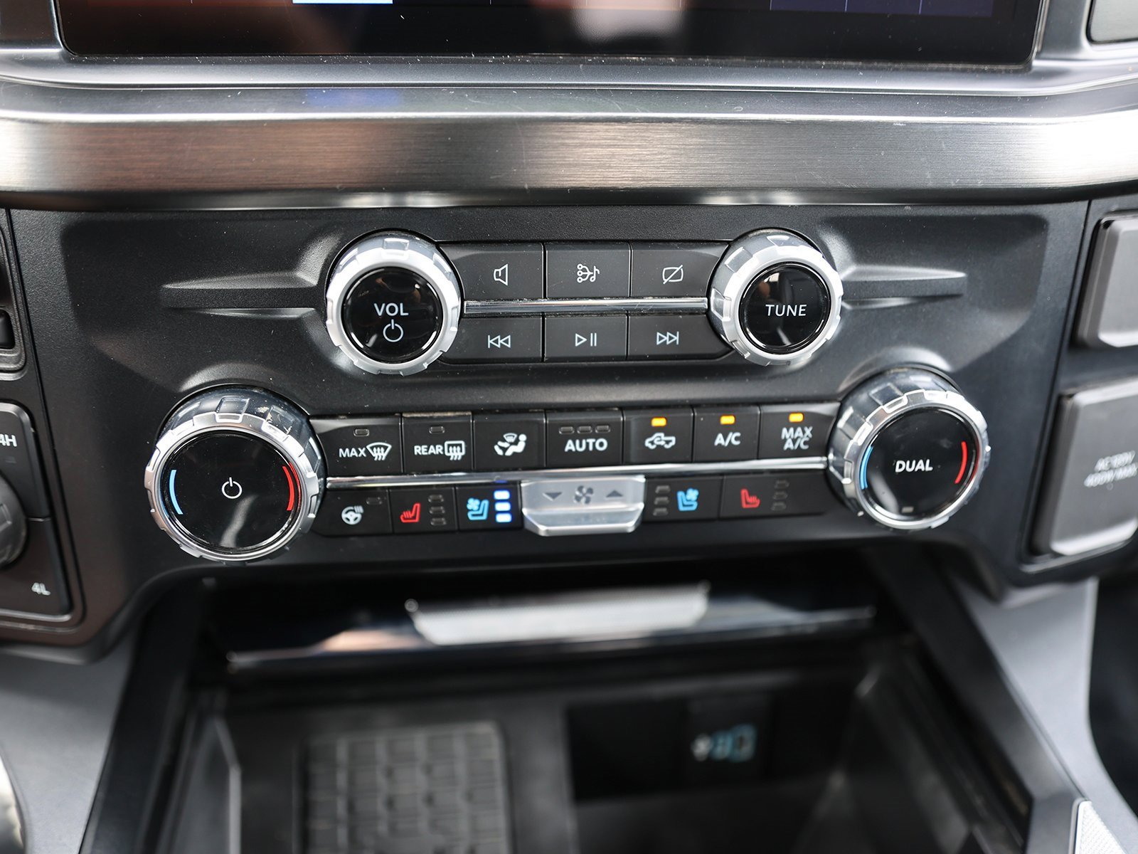 Certified 2024 Ford F250 Lariat image 26