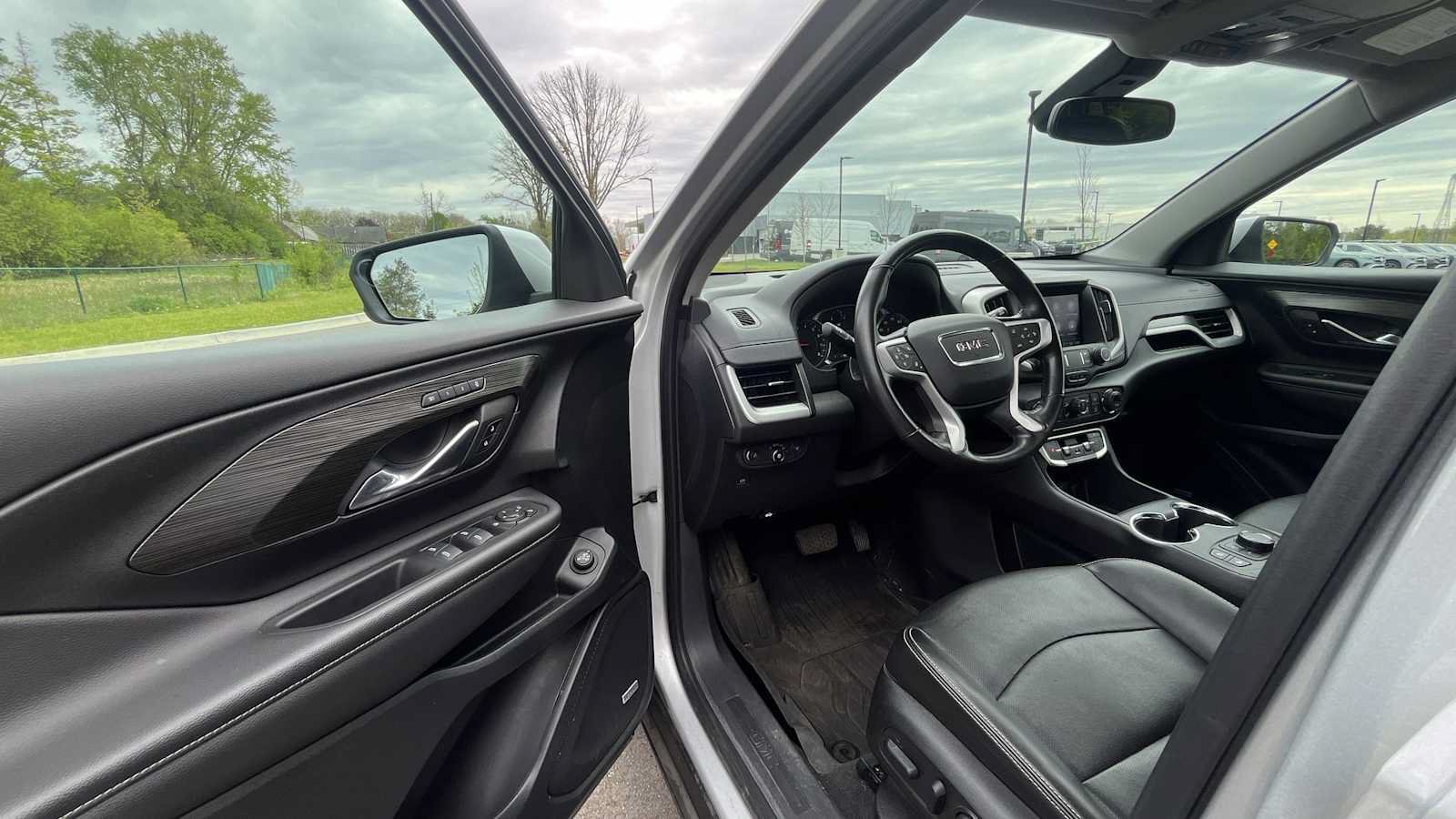 Used 2022 GMC Terrain SLT w/ Infotainment Package II AWD/4WD image 15