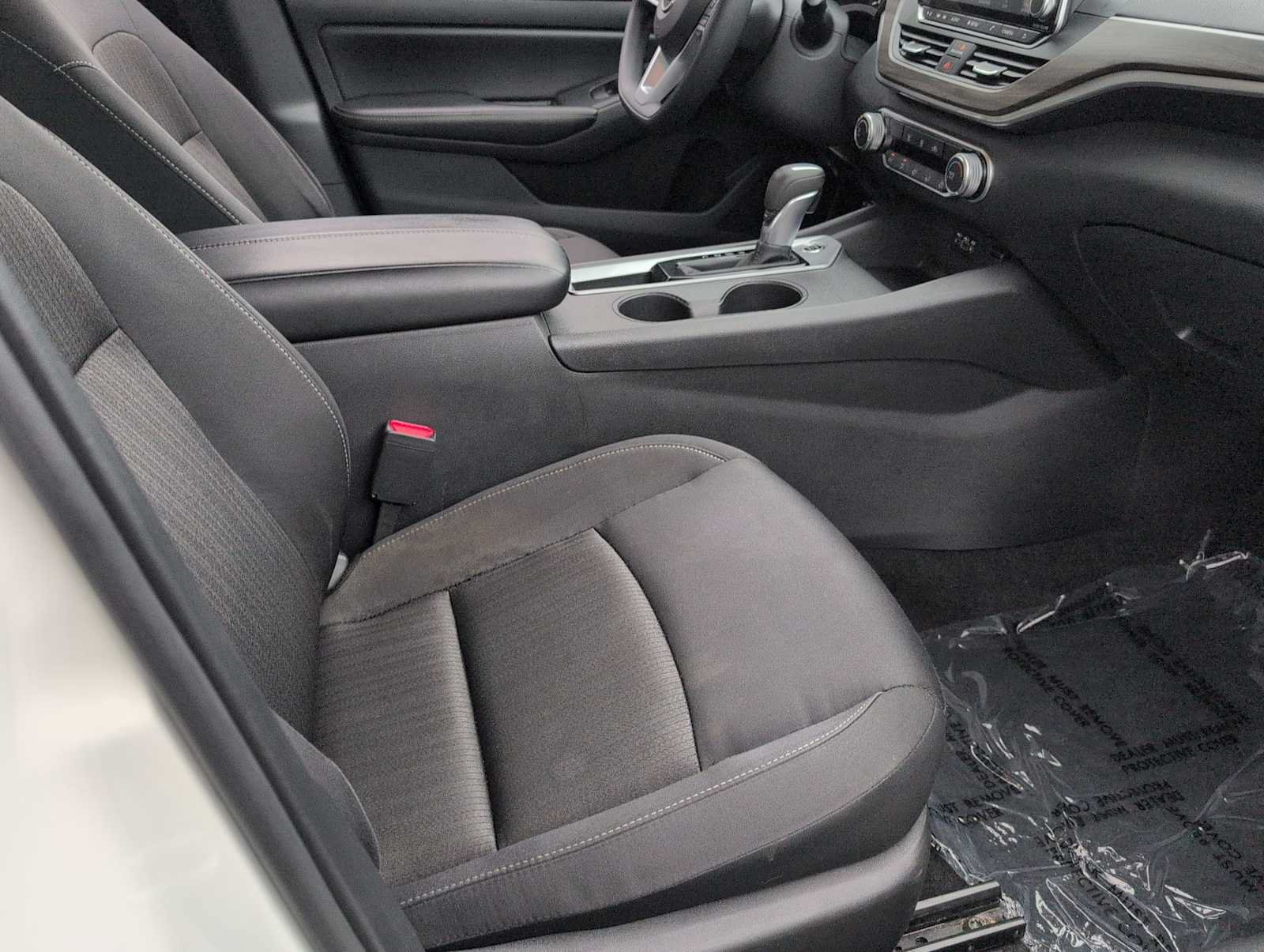 Used 2025 Nissan Altima 2.5 SV FWD image 21