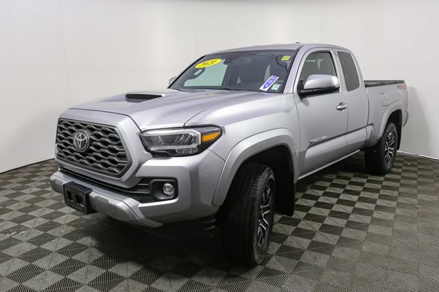 Used 2021 Toyota Tacoma TRD Sport w/ TRD Premium Sport Package AWD/4WD image 5
