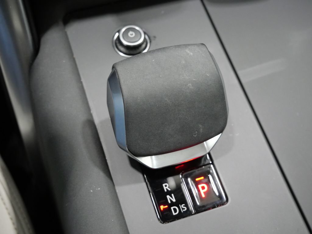 Used 2025 Land Rover Discovery S AWD/4WD image 23