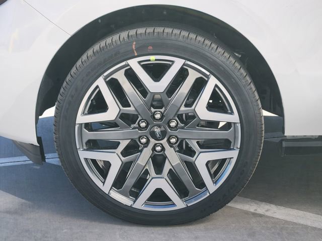 New 2026 Ford Expedition Platinum w/ Platinum Ultimate Package image 7