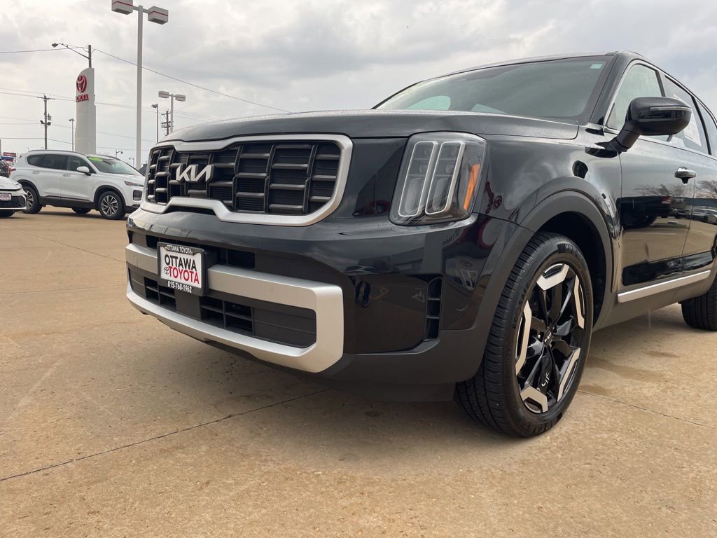 Used 2025 Kia Telluride S image 16