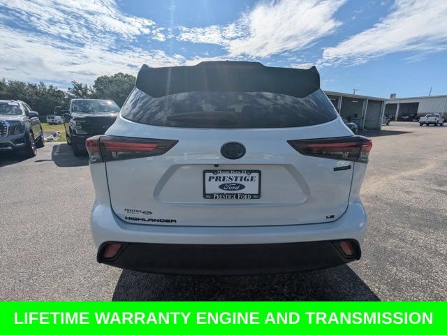 Used 2024 Toyota Highlander LE FWD image 6