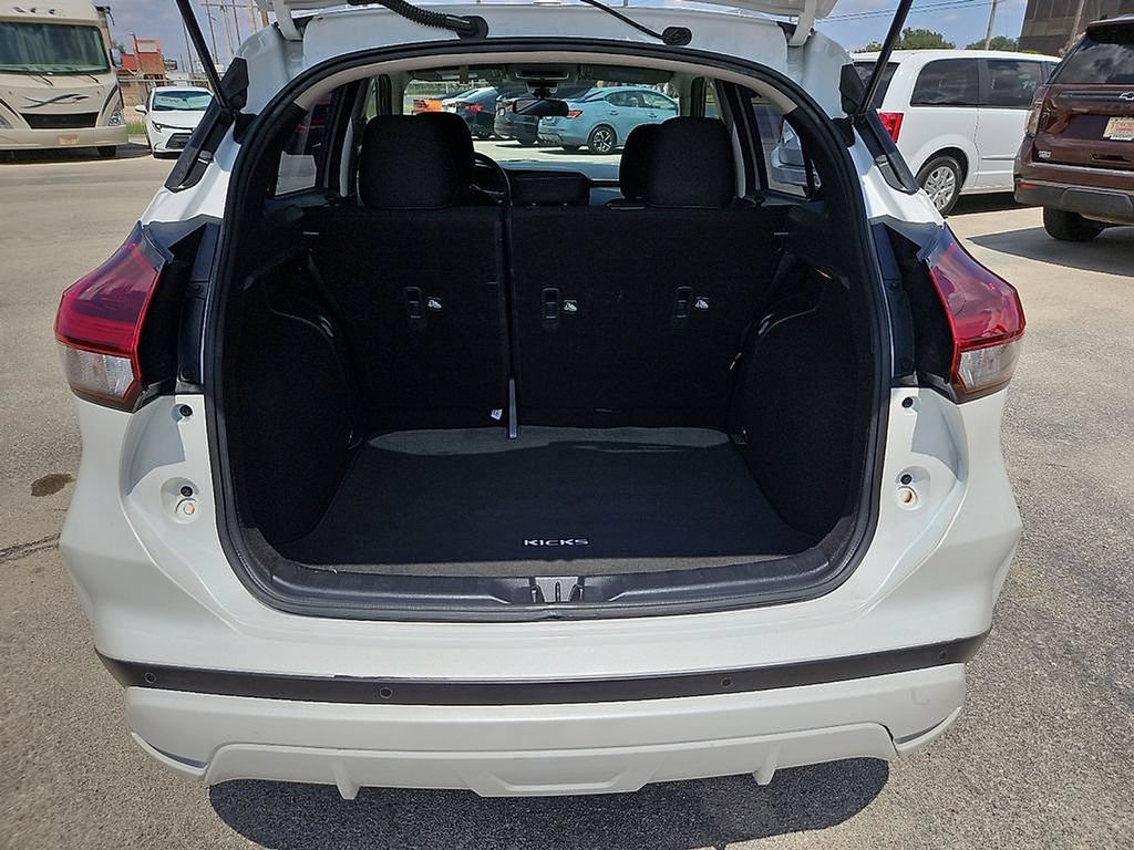 Used 2022 Nissan Kicks SV FWD image 14