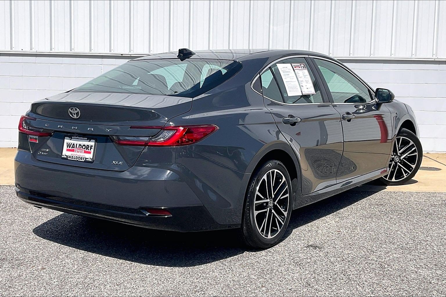 Used 2025 Toyota Camry XLE AWD/4WD image 17