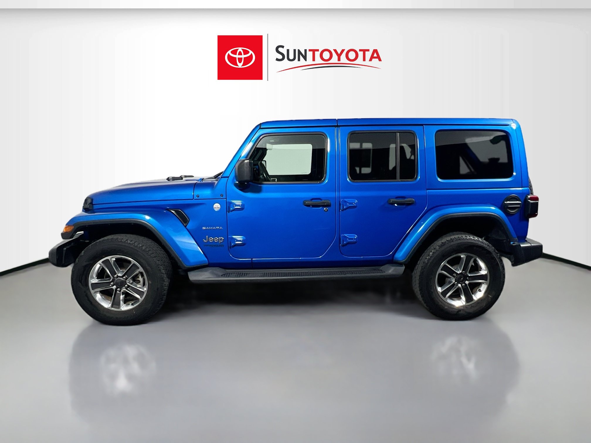 Used 2022 Jeep Wrangler Unlimited Sahara w/ LED Lighting Group AWD/4WD image 7