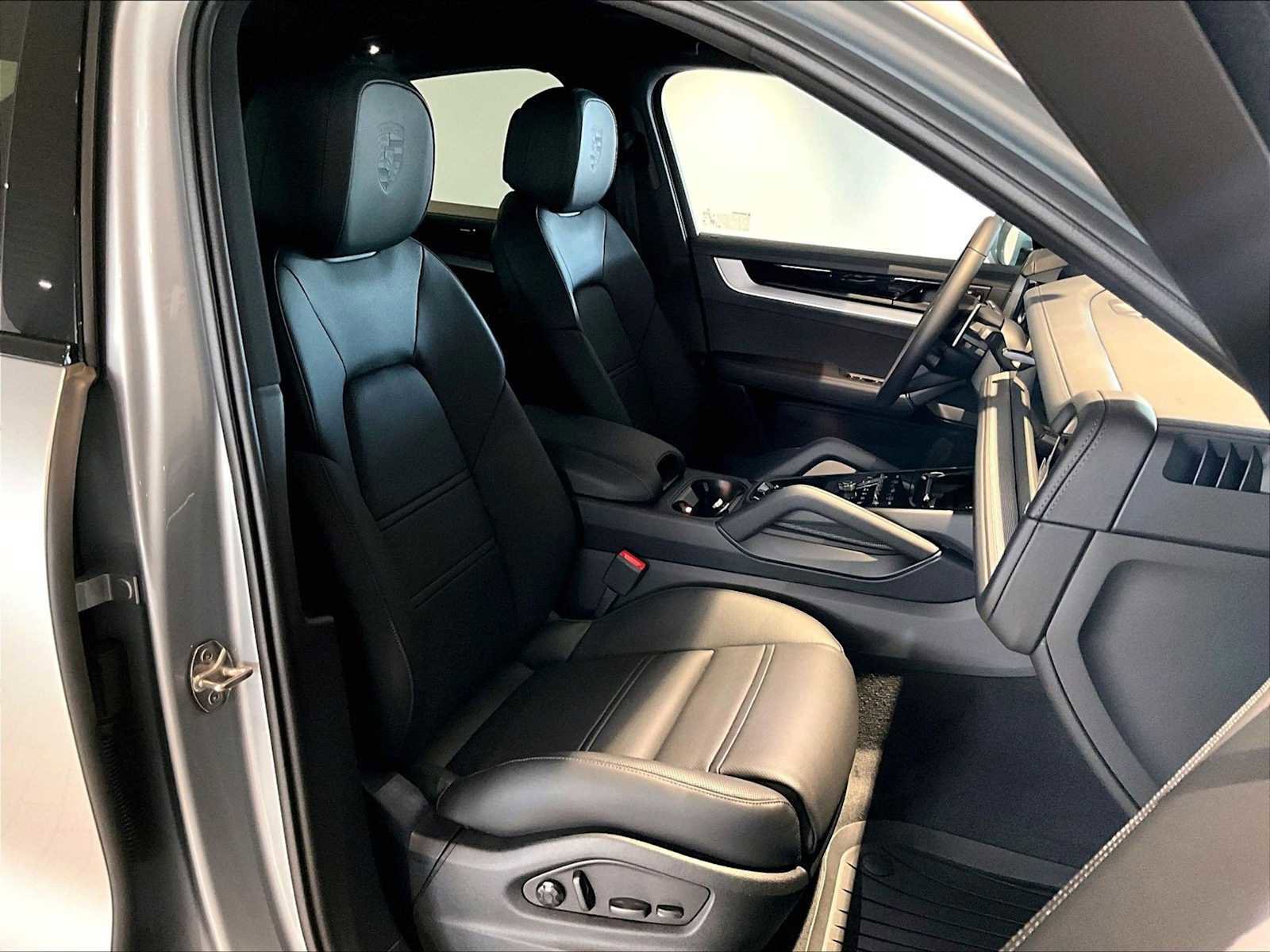 New 2026 Porsche Cayenne Coupe image 19