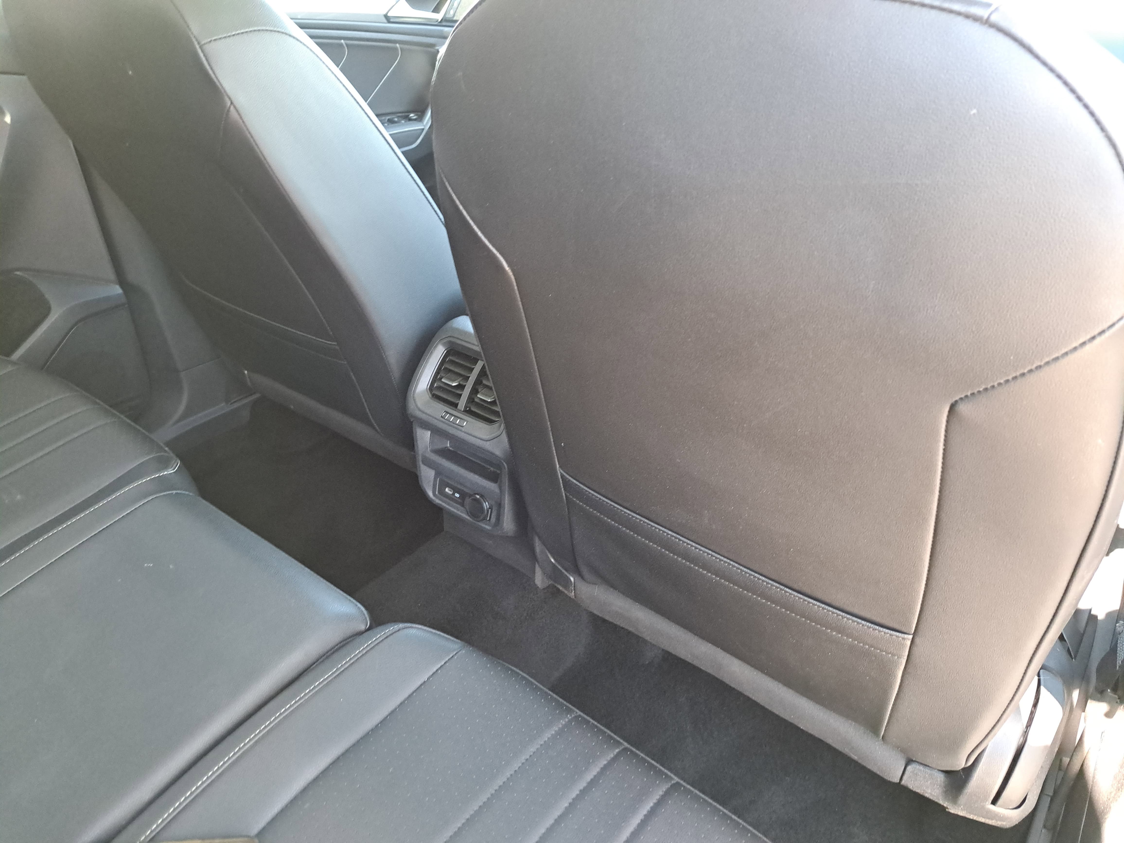 Certified 2023 Volkswagen Tiguan SE w/ Panoramic Sunroof Package image 11