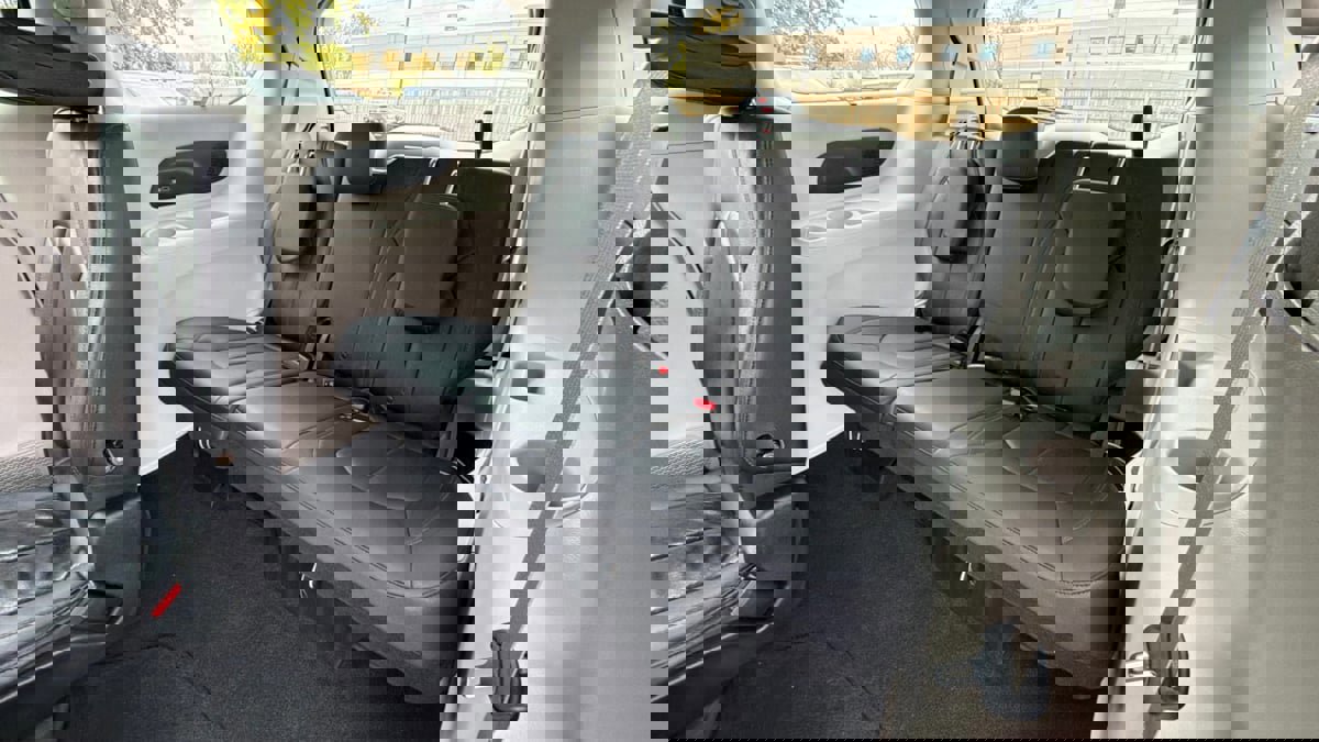 Used 2020 Chrysler Pacifica Touring-L Plus image 38