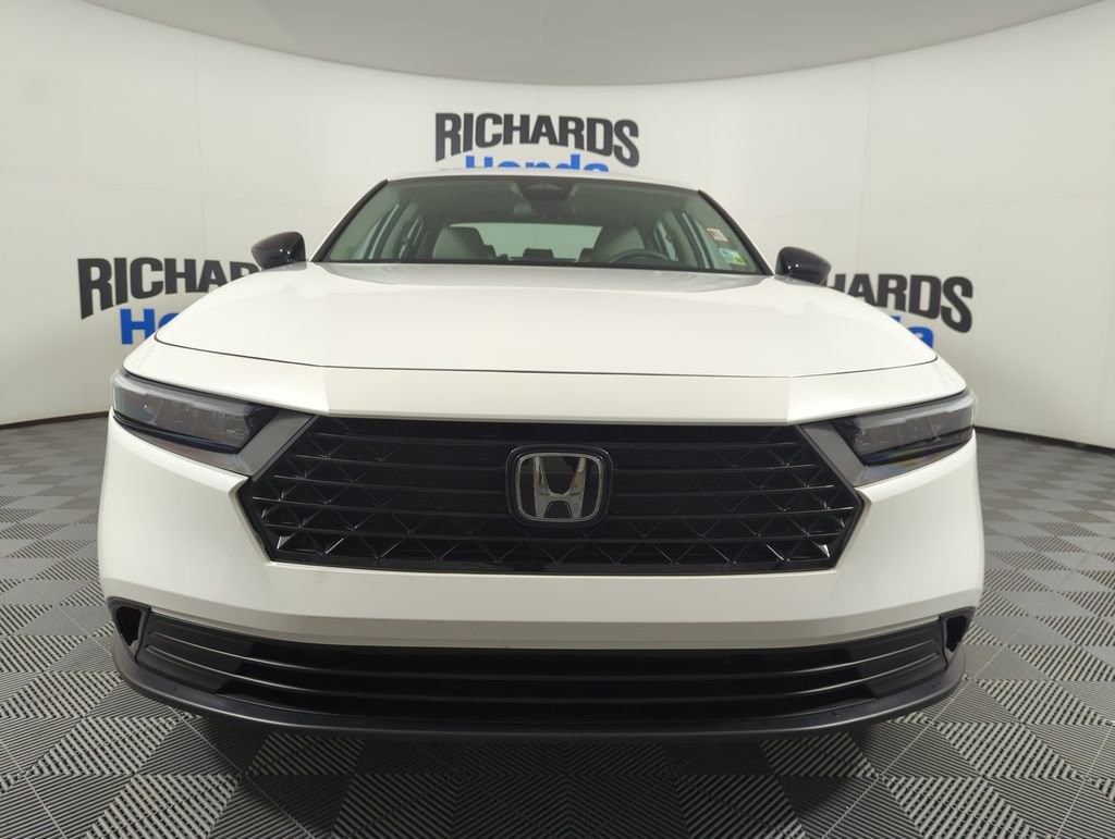 Certified 2025 Honda Accord SE image 3