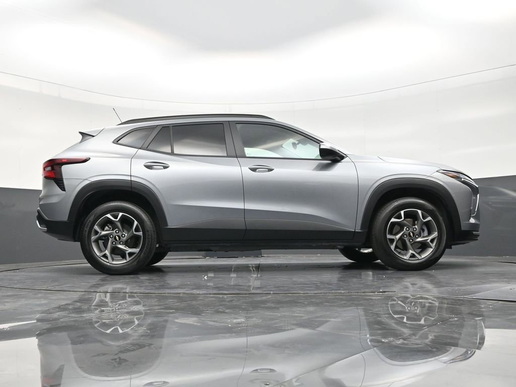 Used 2025 Chevrolet Trax LT FWD image 26