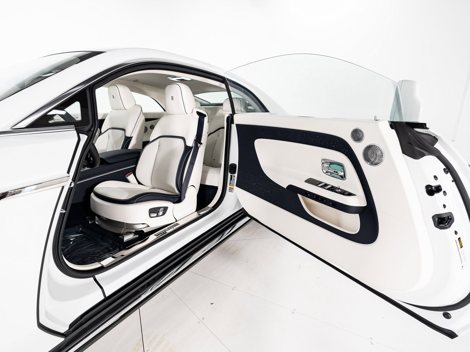 Used 2025 Rolls-Royce Spectre w/ Spectre Launch Package image 9