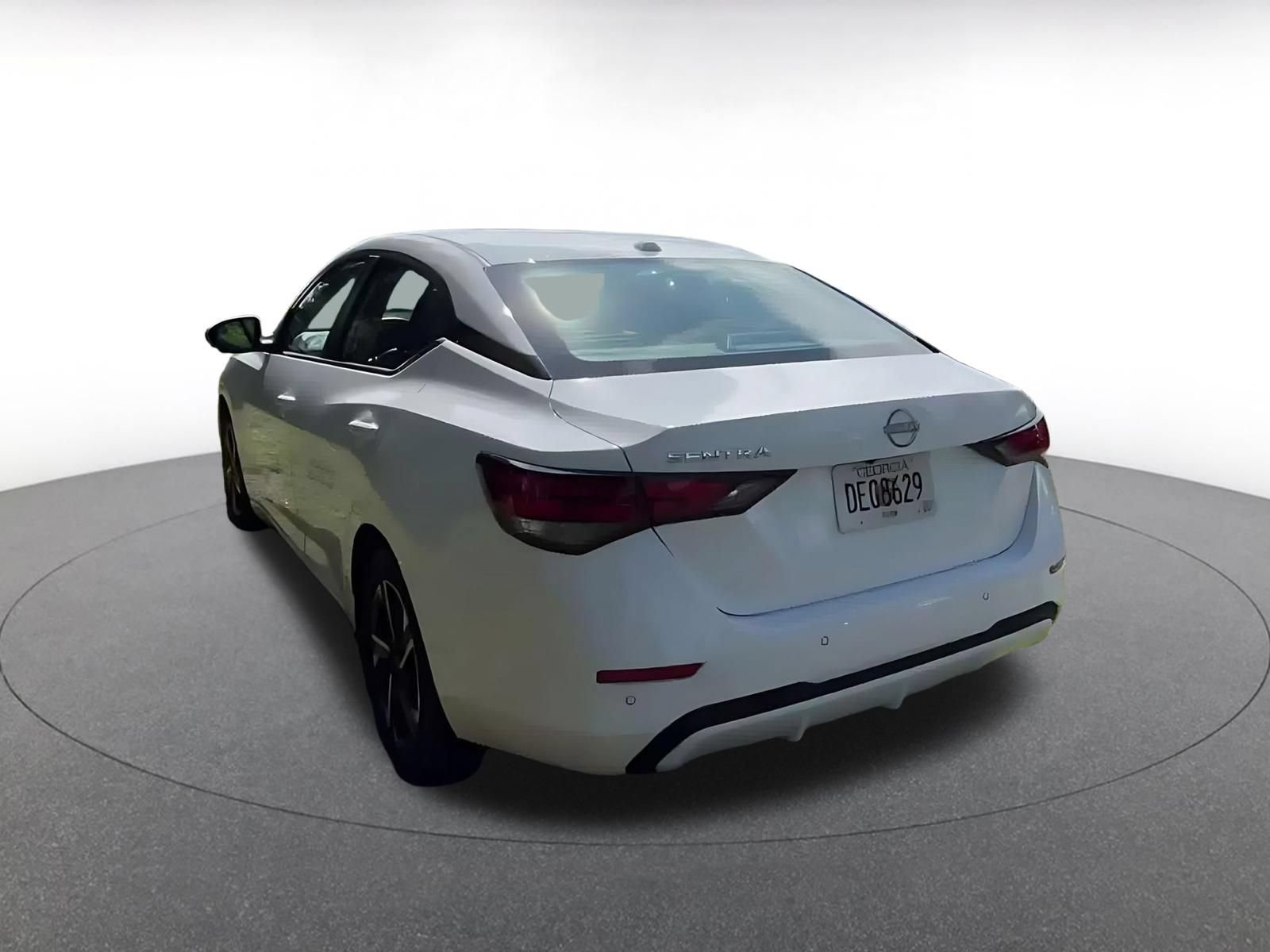 Used 2025 Nissan Sentra SV FWD image 10