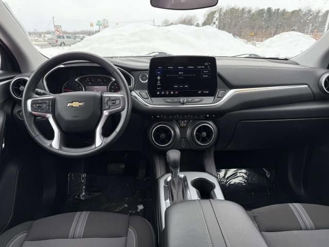 Used 2025 Chevrolet Blazer LT AWD/4WD image 14