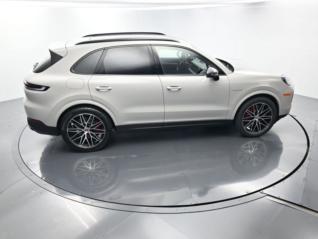 Certified 2025 Porsche Cayenne S image 43
