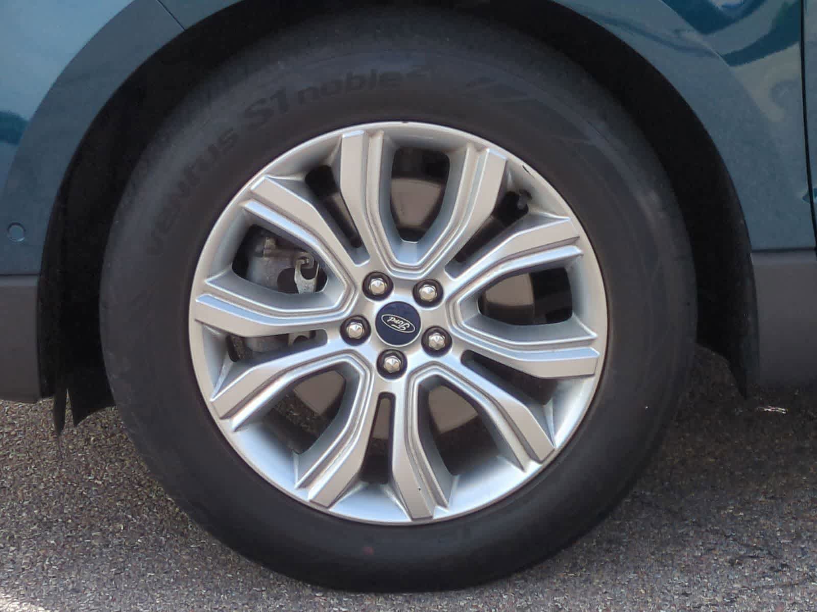 Used 2020 Ford Edge Titanium w/ Equipment Group 301A AWD/4WD image 14