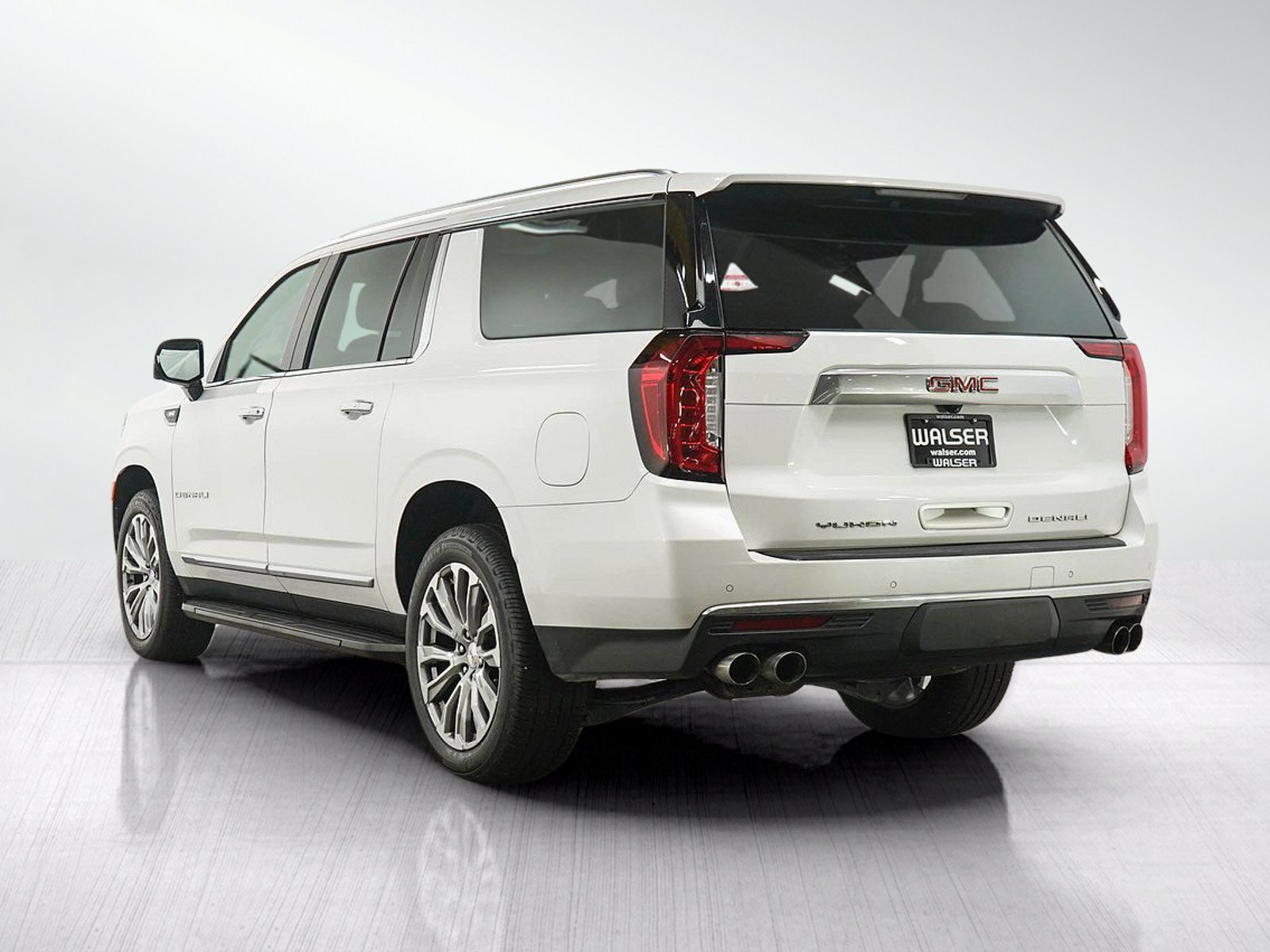 Used 2021 GMC Yukon XL Denali AWD/4WD image 3