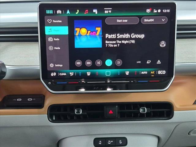 Used 2025 Volkswagen ID. Buzz 1st Edition AWD/4WD image 15