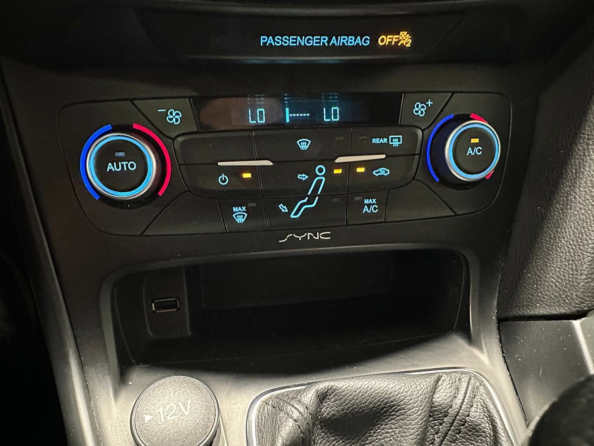 Used 2018 Ford Focus ST w/ Equipment Group 401A FWD image 33