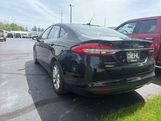Used 2017 Ford Fusion SE w/ Fusion SE Technology Package FWD image 5