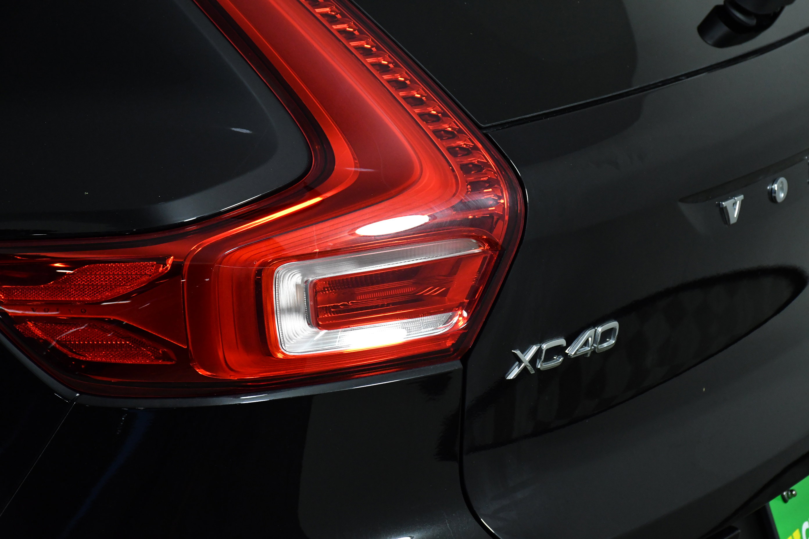 Used 2025 Volvo XC40 B5 Plus image 34