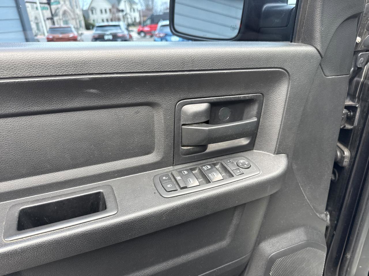 Used 2017 RAM 1500 Express AWD/4WD image 12