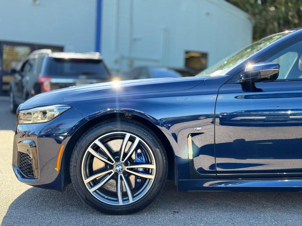 Used 2022 BMW 750i xDrive w/ M Sport Package image 9