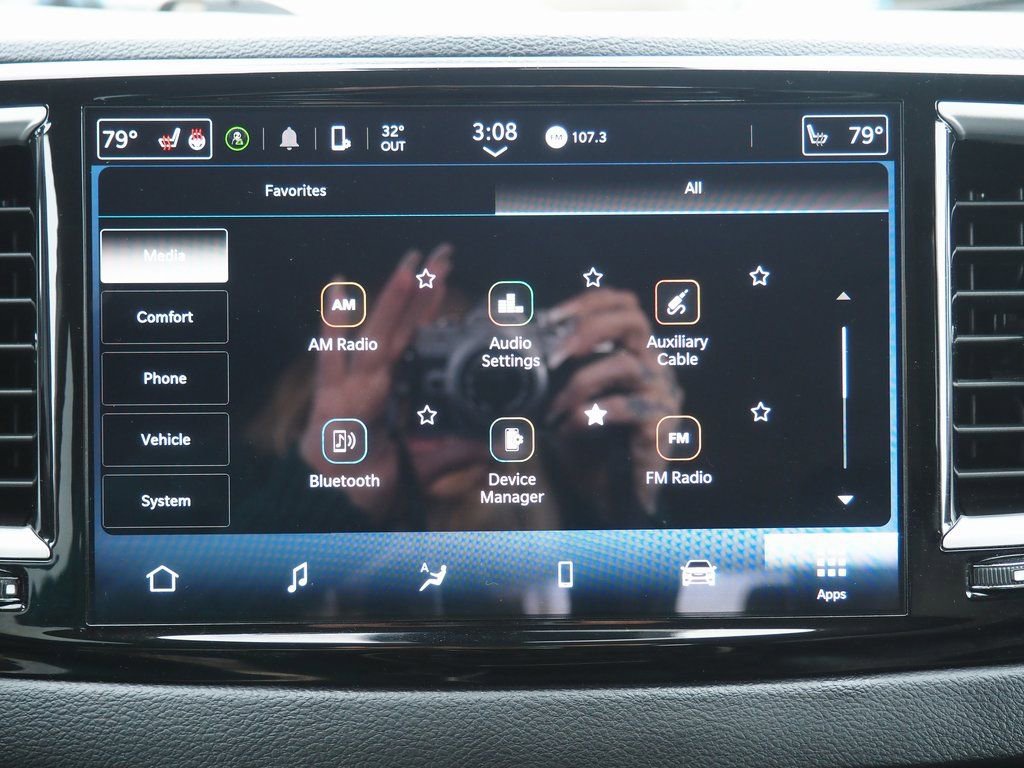 Used 2024 Chrysler Pacifica Touring-L image 37