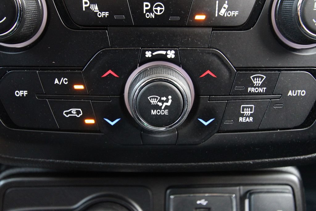 Used 2021 Jeep Renegade Latitude w/ Luxury Group I AWD/4WD image 26