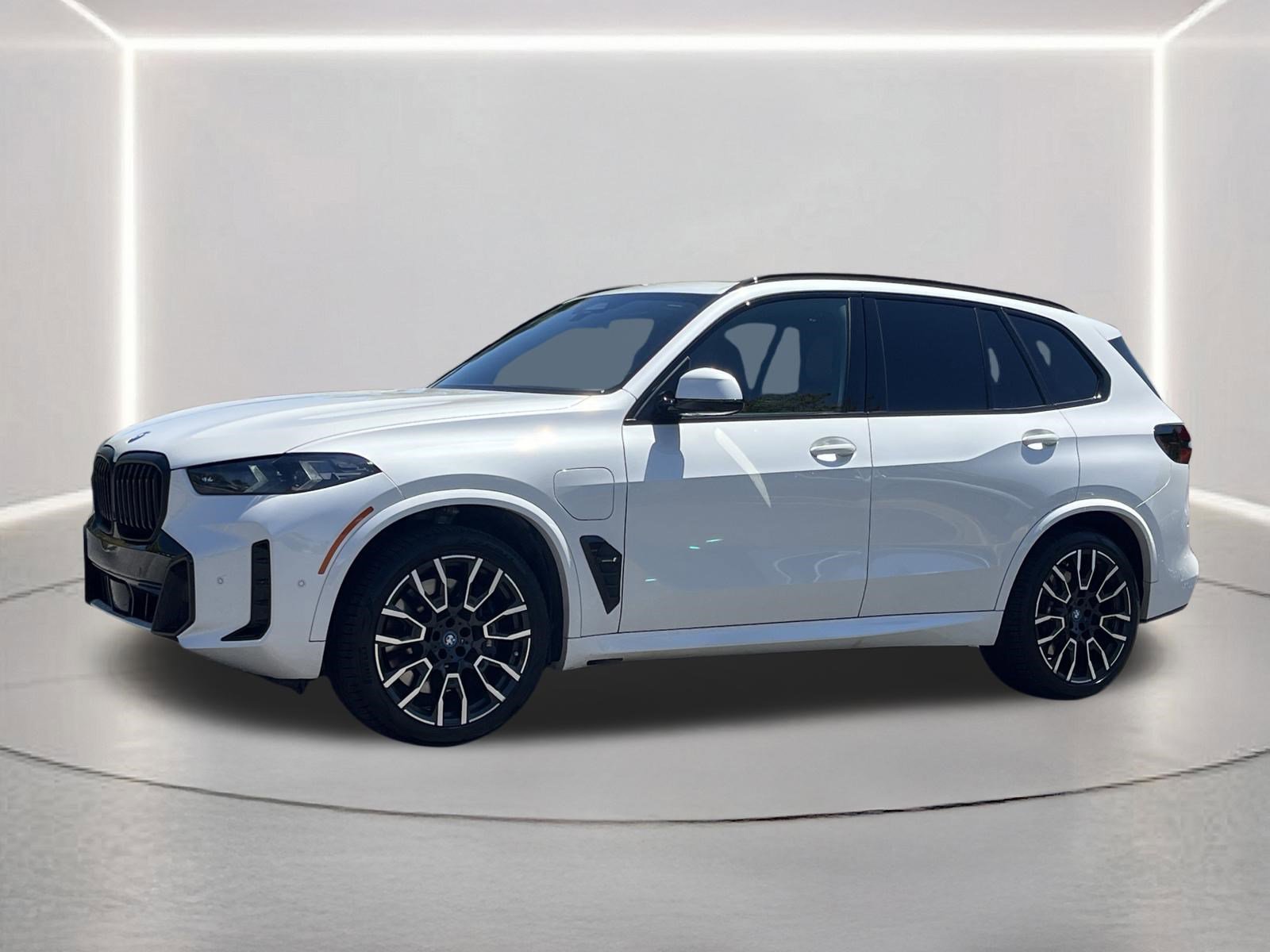 Used 2024 BMW X5 xDrive50e w/ M Sport Package image 22