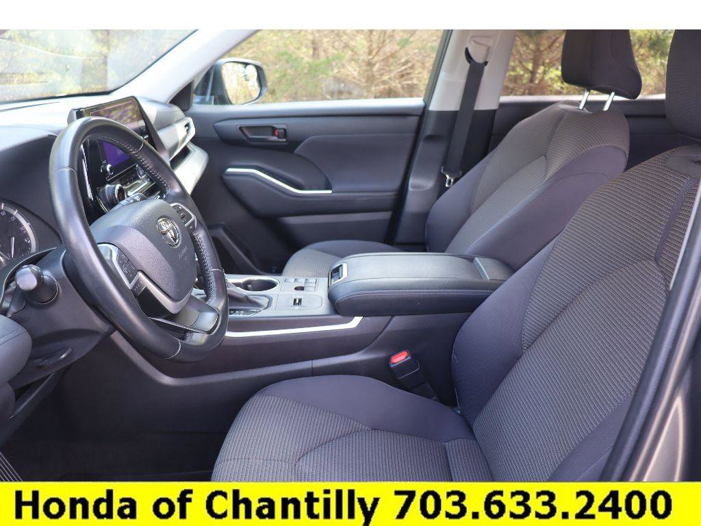 Used 2023 Toyota Highlander LE image 23