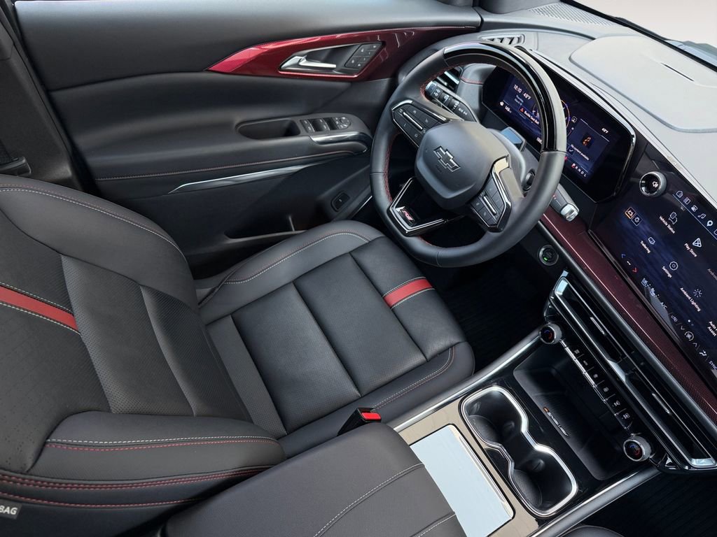 Used 2025 Chevrolet Traverse RS w/ LPO, Floor Liner Package FWD image 15