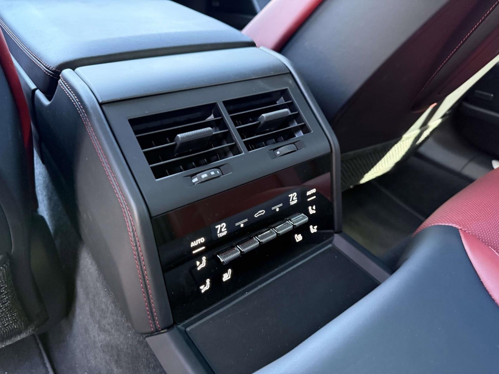 Used 2024 Porsche Panamera image 33