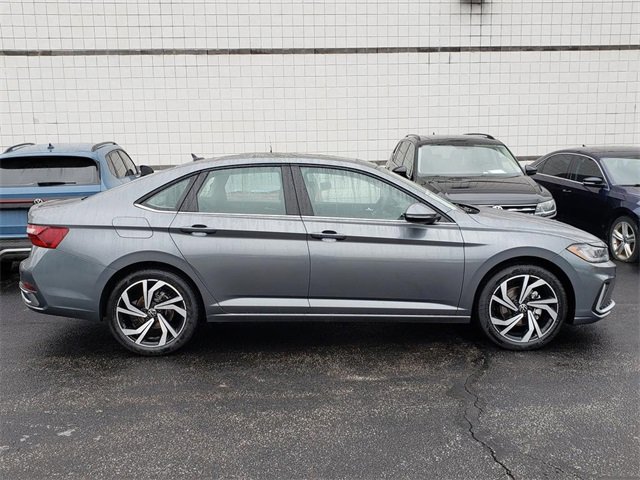 New 2026 Volkswagen Jetta SEL image 2