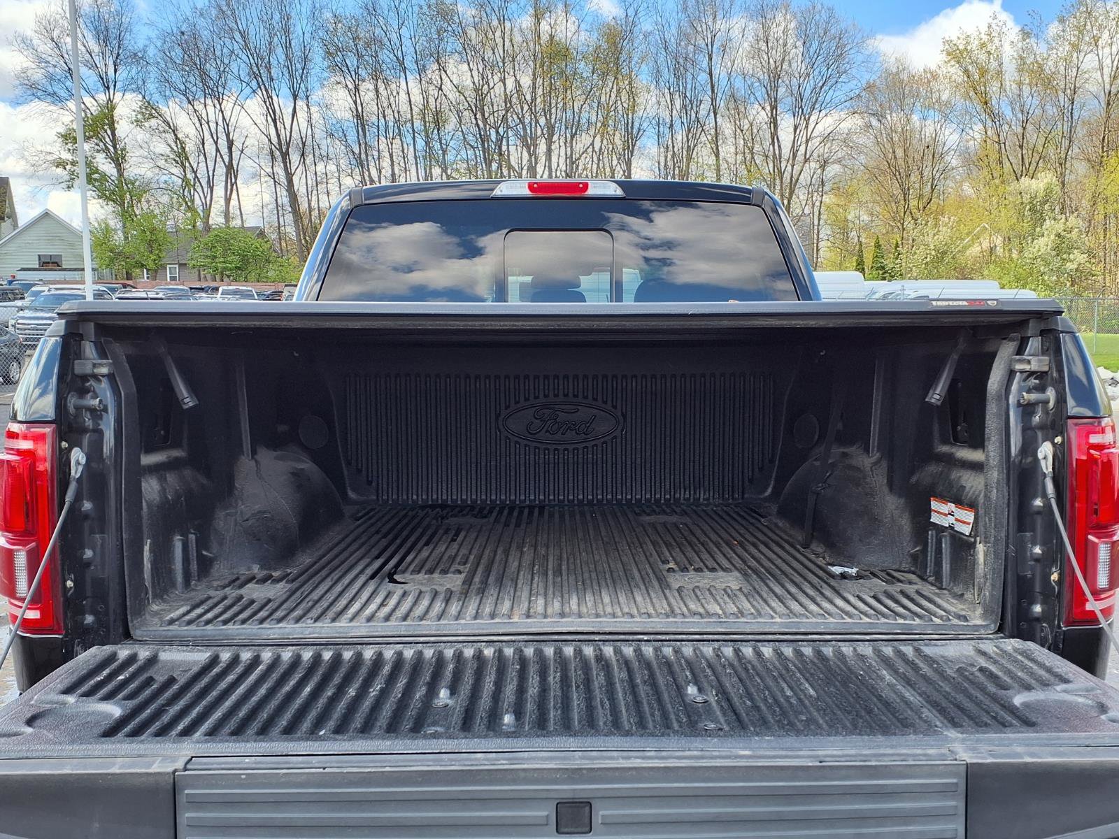 Used 2017 Ford F150 Lariat w/ Equipment Group 502A Luxury AWD/4WD image 9