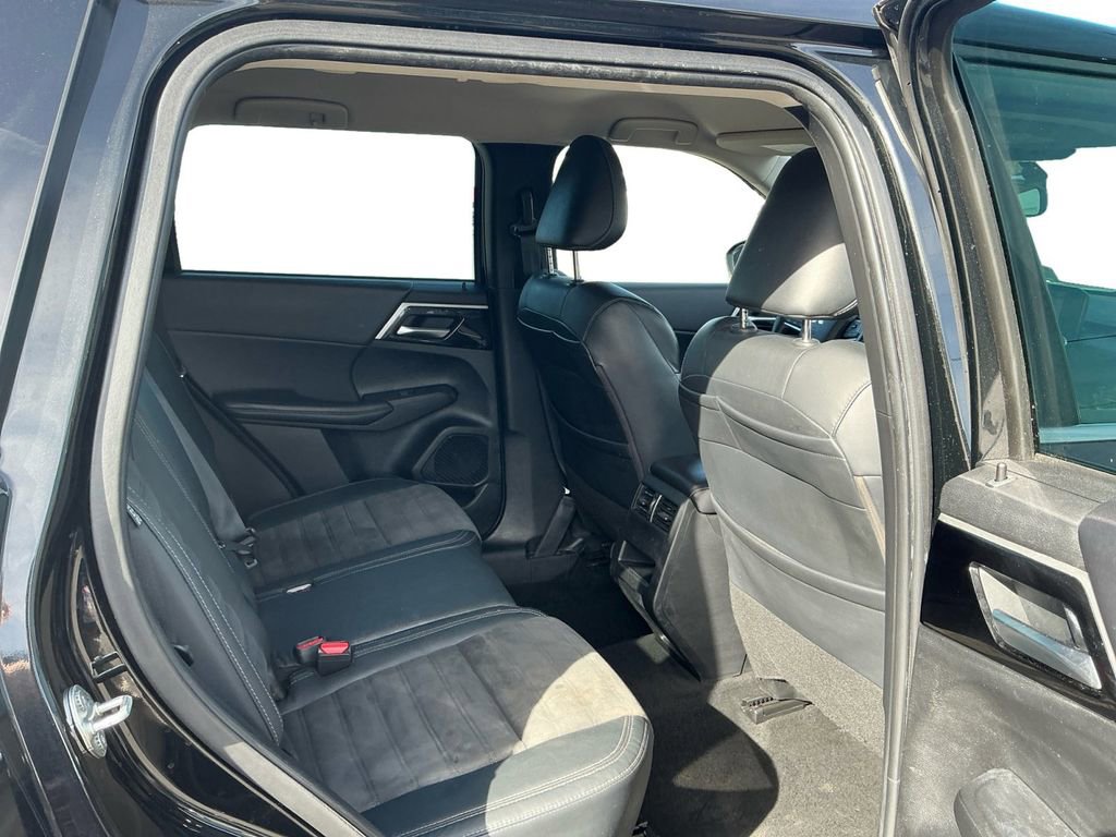 Used 2023 Mitsubishi Outlander SE image 23