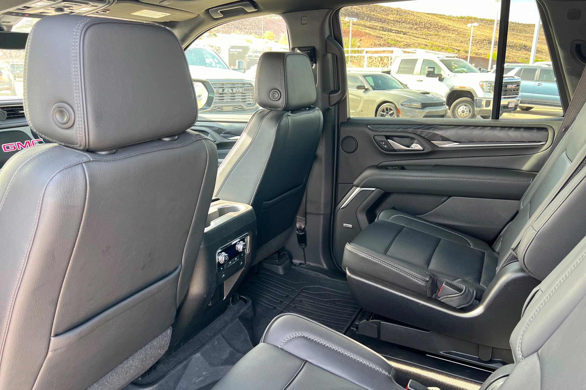 Used 2021 GMC Yukon Denali w/ Denali Premium Package image 19