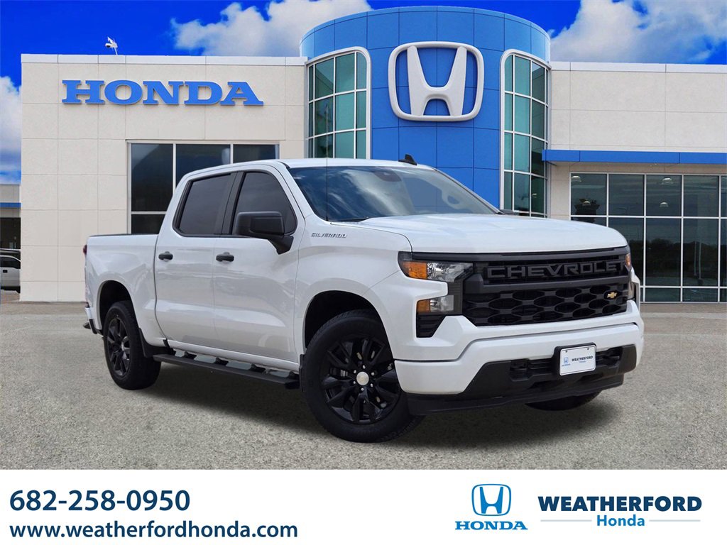 Used 2024 Chevrolet Silverado 1500 Custom image 1