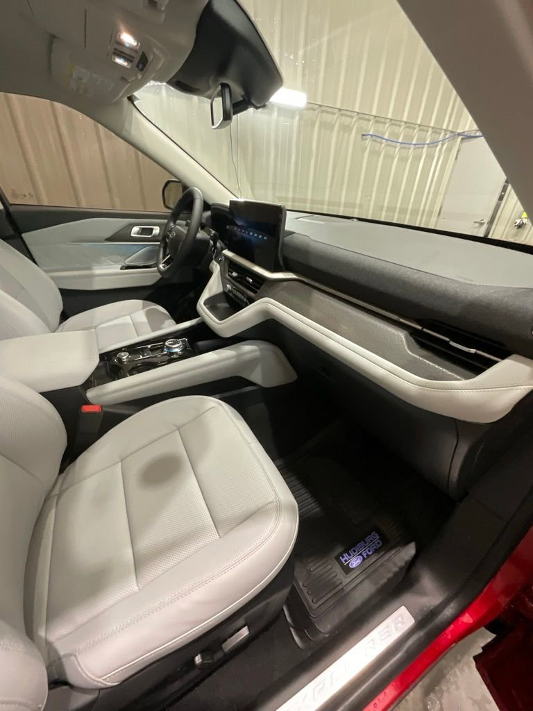New 2026 Ford Explorer Platinum w/ LUX Leather Package image 16