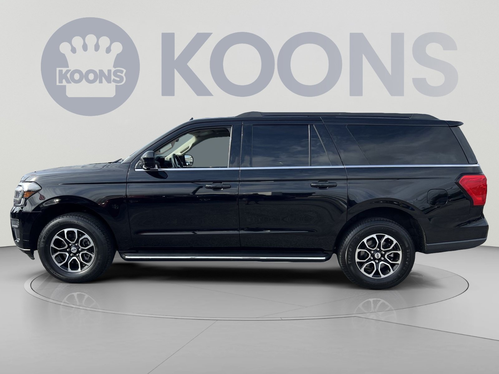 Used 2023 Ford Expedition Max XLT AWD/4WD image 2
