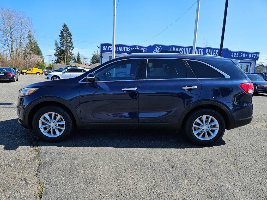 Used 2016 Kia Sorento FWD image 2