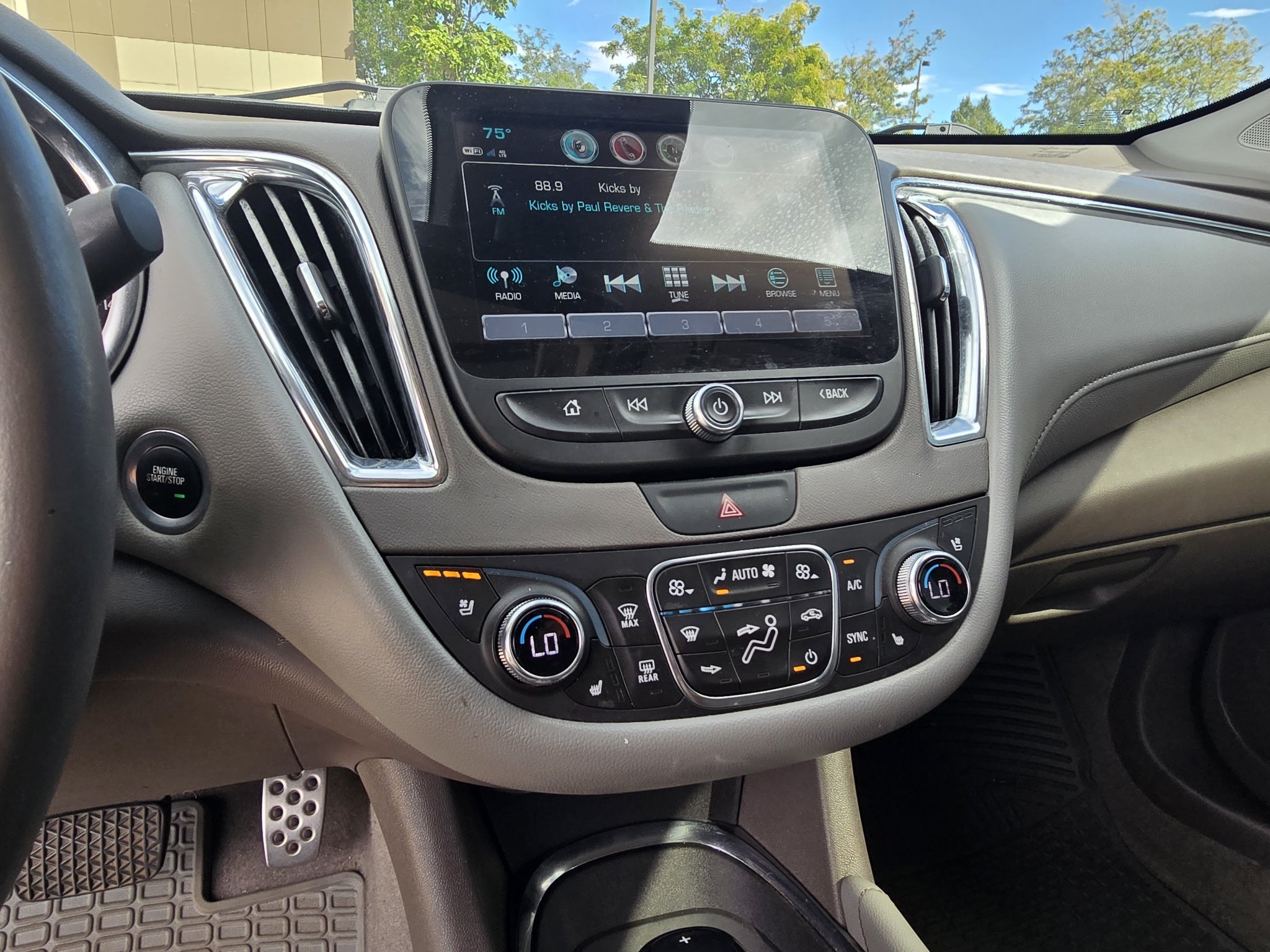Used 2017 Chevrolet Malibu Premier w/ Driver Confidence Package FWD image 21