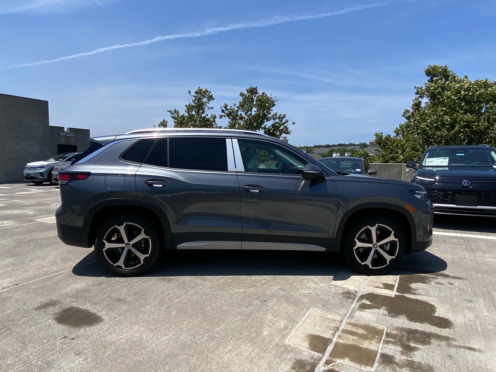 New 2026 Volkswagen Tiguan SE AWD/4WD image 2