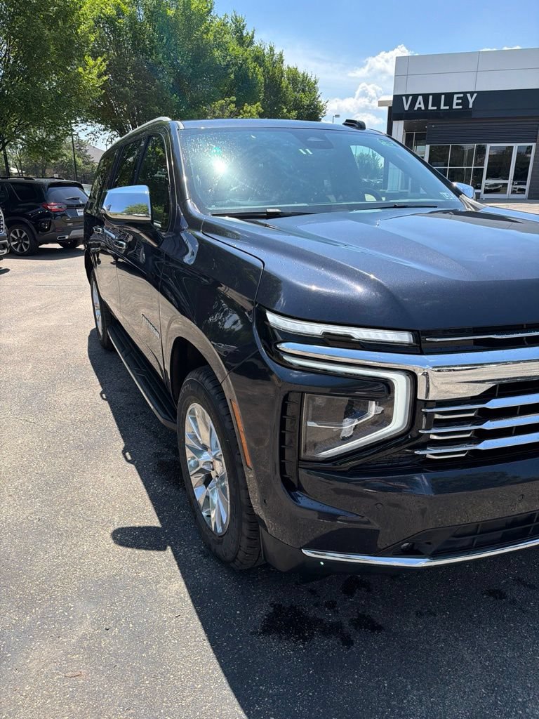 Used 2025 Chevrolet Suburban Premier AWD/4WD image 5